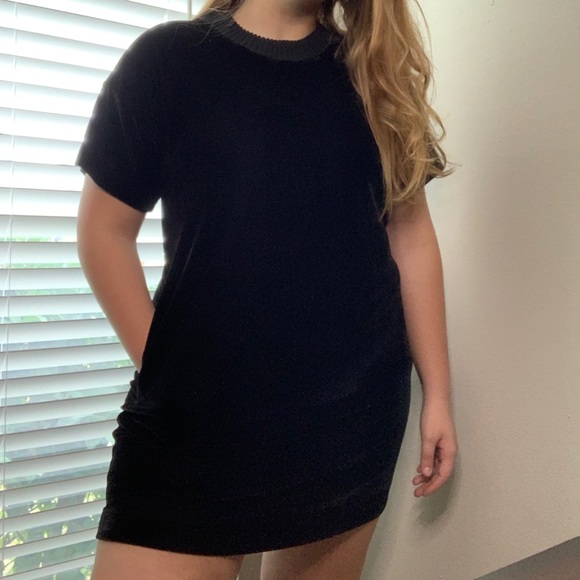 NWT Laju Los Angeles Velvet Black Dress✨ - Picture 1 of 7